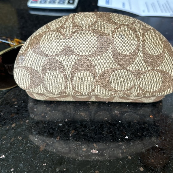 Coach authentic sunglasses - Picture 2 of 4